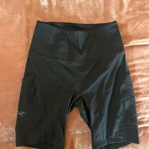 Arc'teryx Women's Oriele 8” Shorts